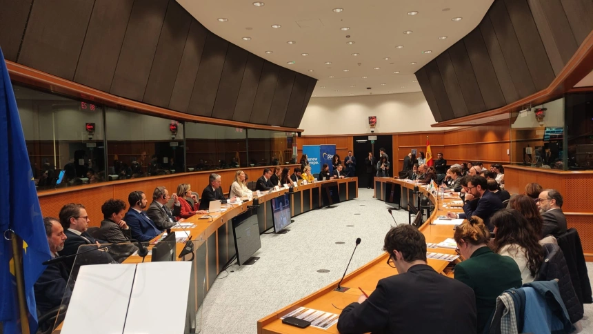 Vicent Marzà participó en la reunión del sector azulejero español e italiano en el Parlamento Europeo