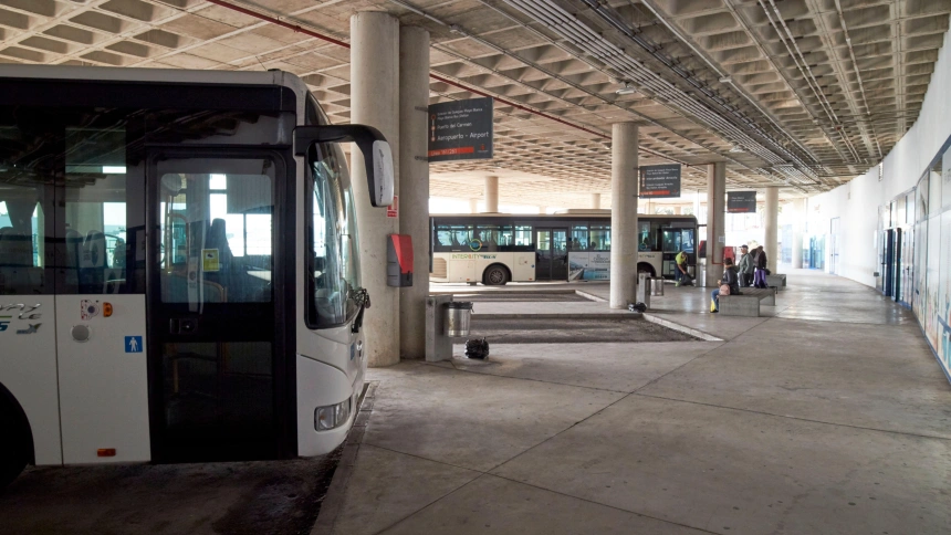 Estación de autobuses en Lanzarote, Canarias