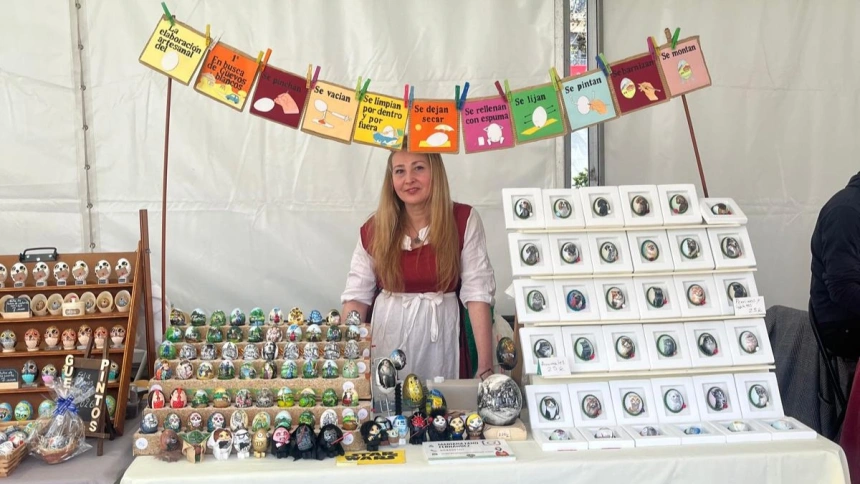 Mariana Fano en su puesto del mercado de los Güevos Pintos de La Pola Siero