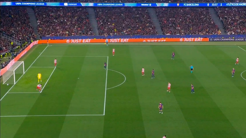 Imagen de la jugada de Pubill durante el Barcelona-Atlético