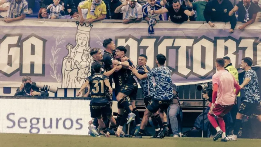 Los jugadores del Málaga celebrando el gol ante Las Palmas