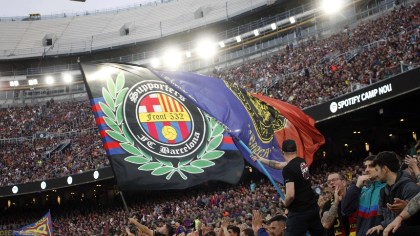 Aficionados del Barcelona durante el derbi ante el Espanyol
