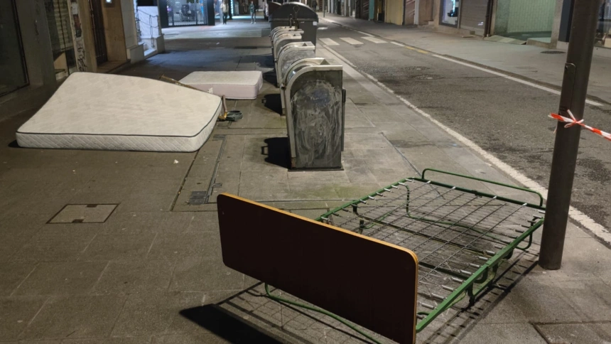 BASURA EN PLENA CALLE EN SANTIAGO