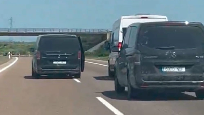 Una testigo denuncia en COPE el brutal acoso de tres furgonetas de  seguidores de la Real Sociedad a una autocaravana con una bandera de España  y el escudo del Atlético de Madrid: "