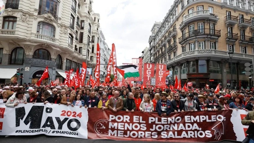 CCOO y UGT llaman a salir a las calles por los salarios, la vivienda y ...