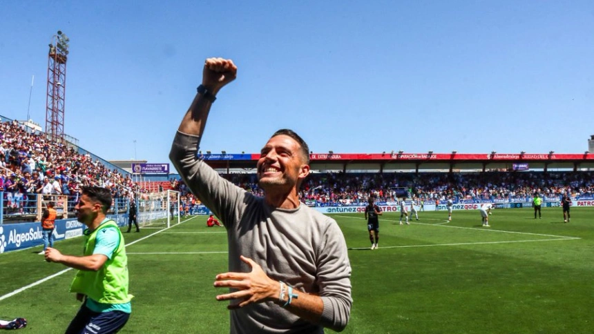 David Rocha renueva y liderará al Extremadura en su debut en Primera ...