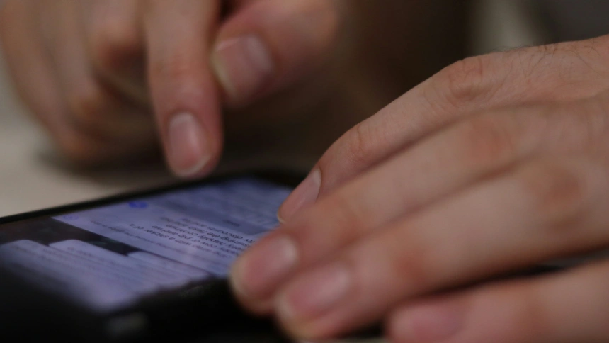 La Guardia Civil alerta de una nueva estafa por SMS que ya ha provocado ...