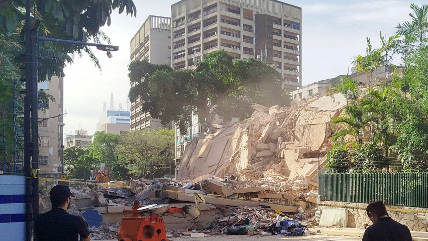25 de junio de 2026, Caracas, Venezuela: Un edificio en ruinas en el barrio de Altamira después de un terremoto