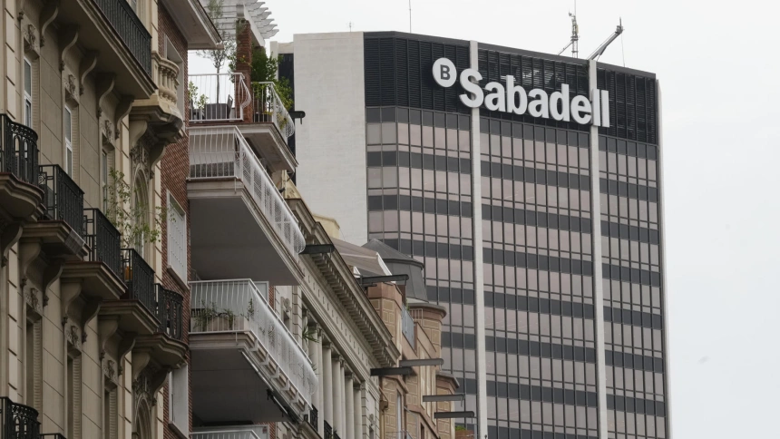 Vista de la sede del Banco Sabadell en Barcelona