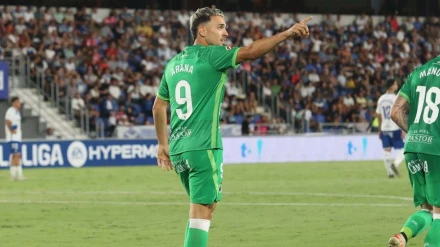 Arana celebra el gol de la victoria en el estadio Heliodoro Rodríguez López.