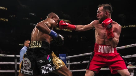 Sandor Martín durante su pelea en Nueva York contra Alberto Puello