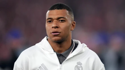 Kylian Mbappé antes del inicio de un partido del Real Madrid