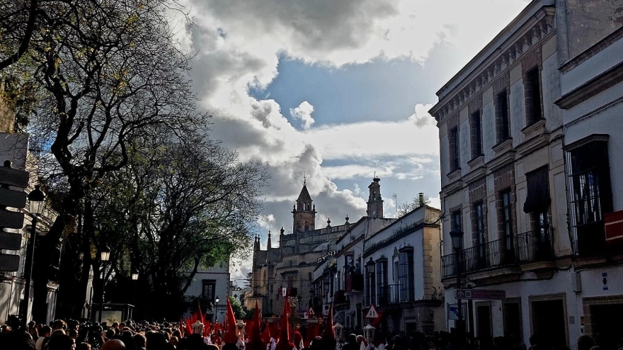 Prendimiento bajo nubes preocupantes