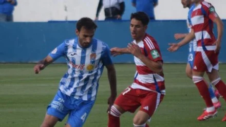 Imagen del partido entre el Águilas FC y el Recreativo Granada jugado en el Centenario El Rubial