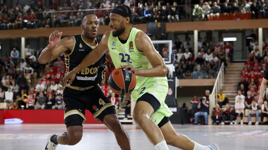 MONACO (Monaco), 06/05/2025.- Jaron Blossomgame (L) of AS Monaco and Jabari Parker (R) of Barcelona in action during the Euroleague playoff game 5 basketball match between AS Monaco and FC Barcelona, in Monaco, 06 May 2025. (Baloncesto, Euroliga) EFE/EPA/SEBASTIEN NOGIER