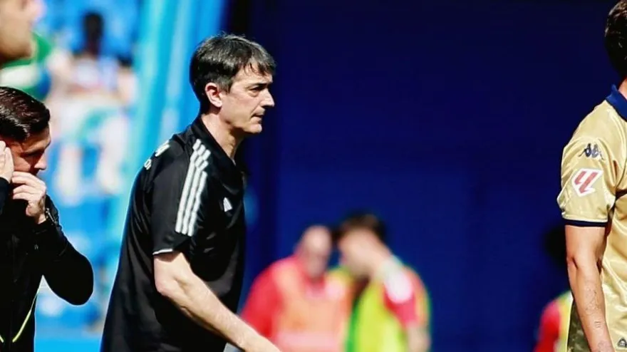 Pacheta en su primer partido al frente del Granada CF