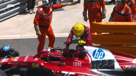 Lewis Hamilton provocó una bandera roja al chocar contra el muro.