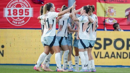 Las jugadoras de España celebran el 0-1 de Esther contra Bélgica