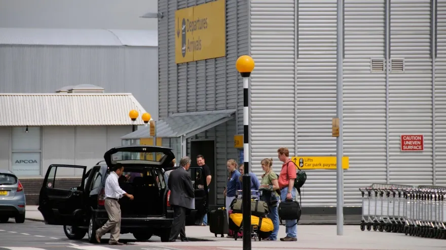 Multas de más de 5.000 euros a los turistas españoles que lleven estos productos en la maleta: en su viaje a Reino Unido