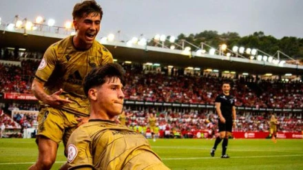 Los jugadores de la Real Sociedad B celebran uno de los goles ante el Nástic