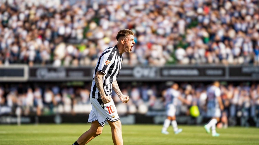 Raúl Sánchez celebra uno de sus últimos goles con la camiseta del CD Castellón