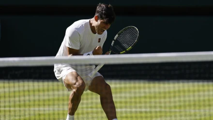 Carlos Alcaraz celebra un punto ante Fognini