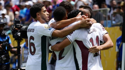 Los jugadores del Fluminense celebran su gol contra el Inter