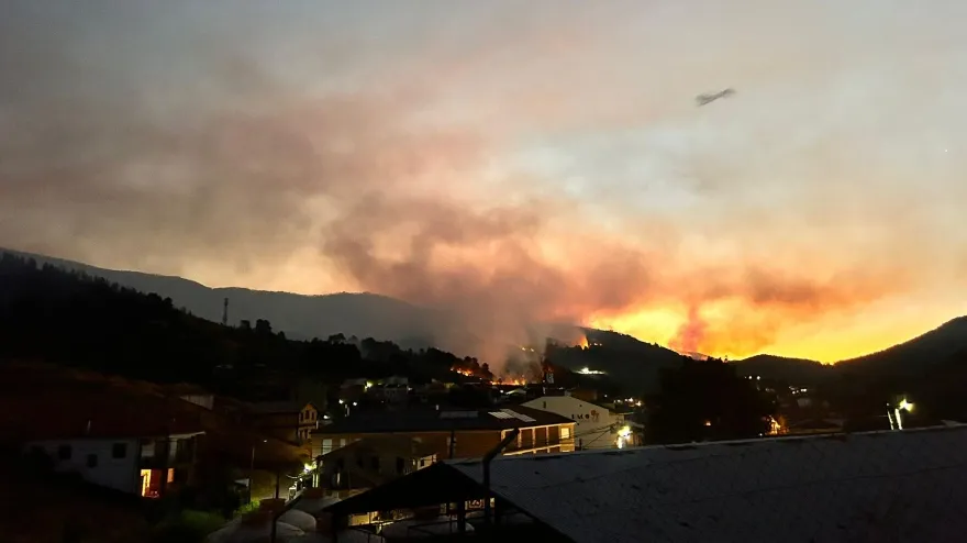 200 vecinos desalojados por el incendio de Las Hurdes