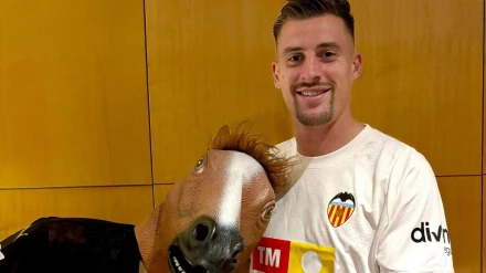 Baptiste Santamaria posa con el usuario FerElTomatxAzul
