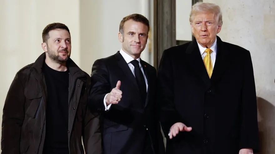 (De izq. a der.) El presidente de Ucrania, Volodímir Zelenski, el presidente de Francia, Emmanuel Macron, y el presidente de EE.UU., Donald Trump
