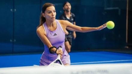 Eva Longoria estrena las pistas de pádel de la Rafa Nadal Academy