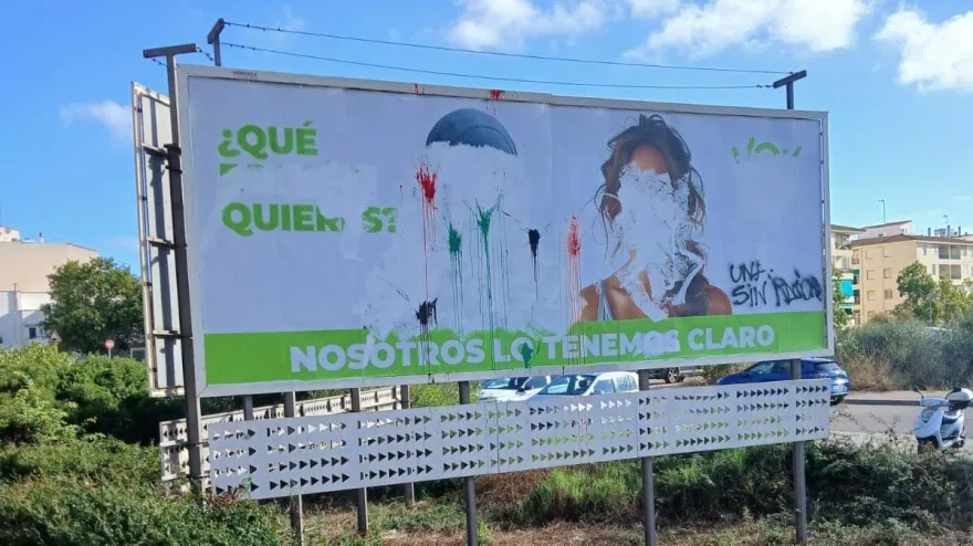 Valla VOX Vandalizada en Mahón