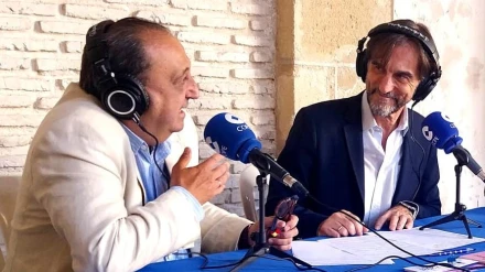 Entrevista con el delegado de Cultura del Ayuntamiento de Jerez, Francisco Zurita, en la Feria del Libro de Jerez 2025