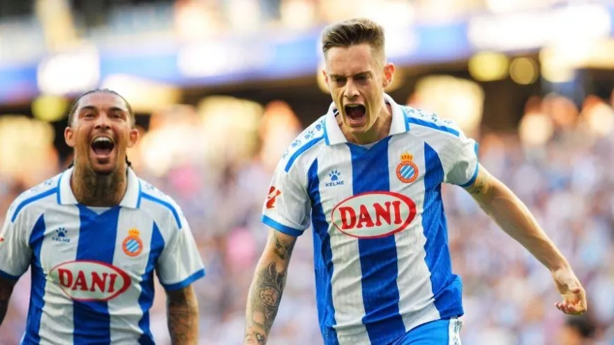 Pol Lozano celebra su gol durante el Espanyol-Betis