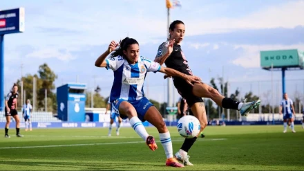 Momento del partido entre el RCD Español y el Alhama ElPozo