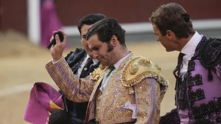 Morante, tras cortarse la coleta este domingo en Las Ventas