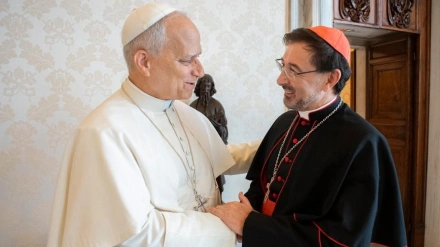El Papa León XIV y el cardenal José Cobo, arzobispo de Madrid, en el Palacio Apostólico