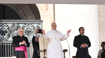 VATICAN CITY (Vatican City State (Holy See)), 15/10/2025.- Pope Leo XIV during his weekly general audience in St. Peter's Square, in Vatican City, 15 October 2025. (Papa) EFE/EPA/MAURIZIO BRAMBATTI