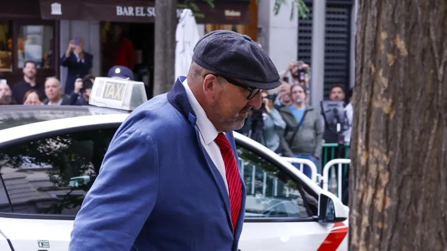 Ha llamado la atención el gran tamaño de la mochila de Koldo García