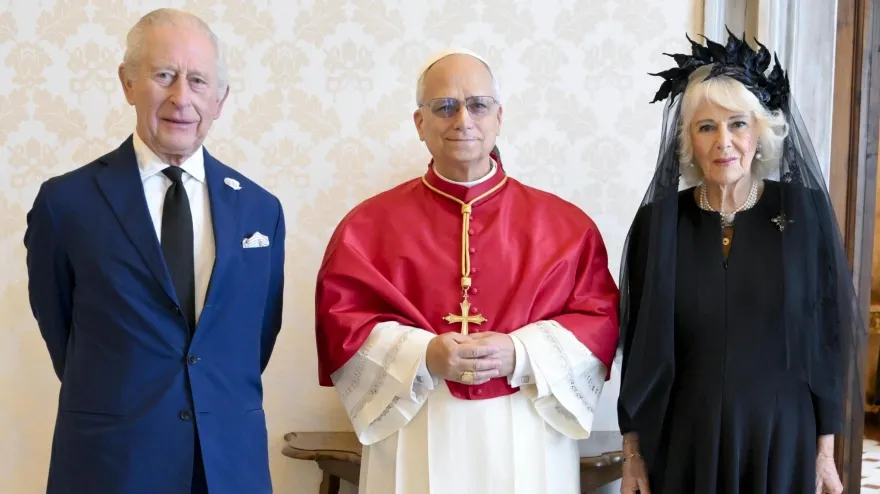 Desde el Vaticano: Sus Majestades el Rey Carlos III de Inglaterra y la Reina Camila se reúnen con el Papa León XIV
