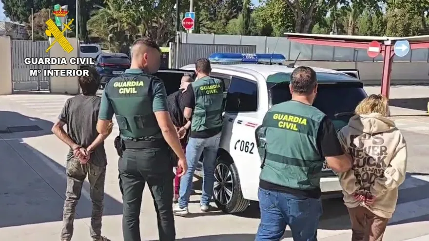Detenidos en la operación de la Guardia Civil