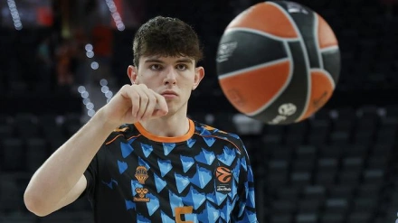 De Larrea, antes de un partido con Valencia Basket
