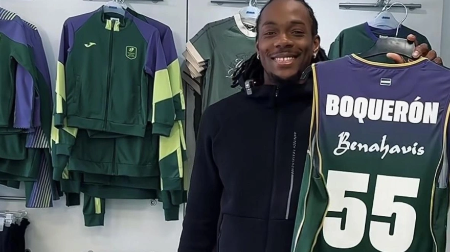 "Boquerón" Perry y su 55 en la tienda oficial de Unicaja este viernes.