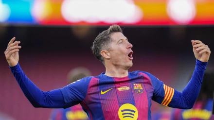 Lewandowski celebra su gol con el Barcelona
