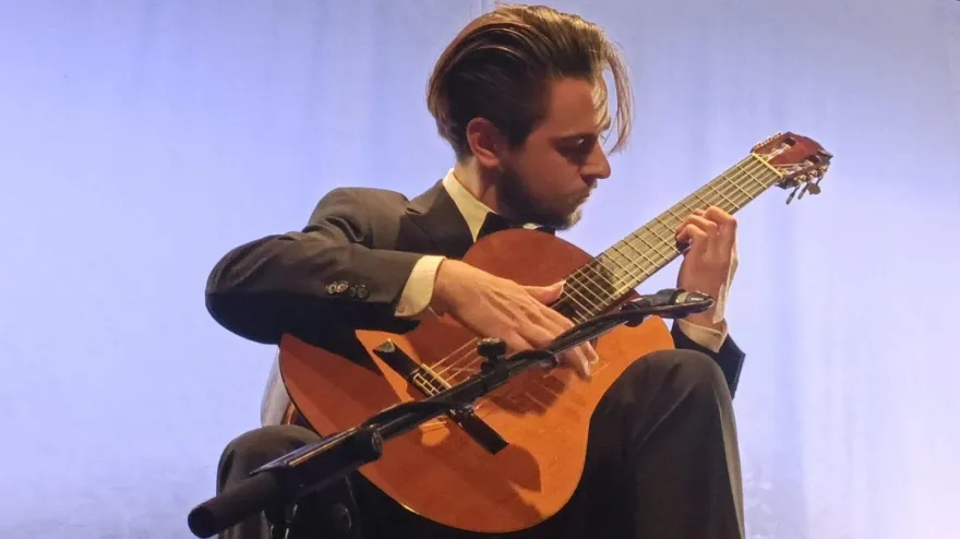Filip Mišković se corona en un histórico 40º Certamen de Guitarra Andrés Segovia