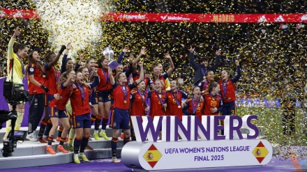 La selección española levanta el trofeo de campona de la Liga de las Naciones