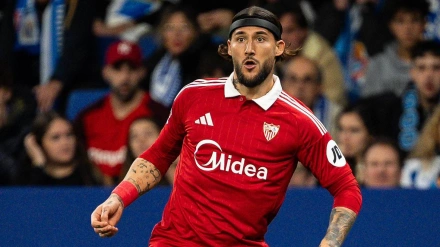 Nemanja Gudelj durante un partido del Sevilla esta temporada