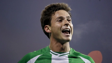 Rodrigo Riquelme celebra uno de los goles del Betis contra el Dinamo Zagreb