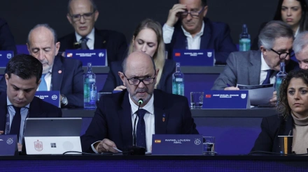 El presidente de la RFEF, Rafael Louzán, durante la Asamblea General Extraordinaria