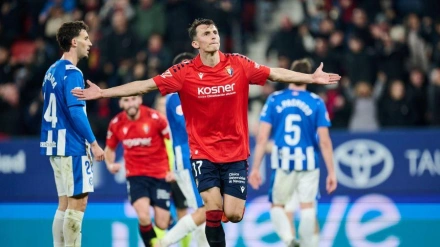 Budimir celebra su gol en el Osasuna-Alavés